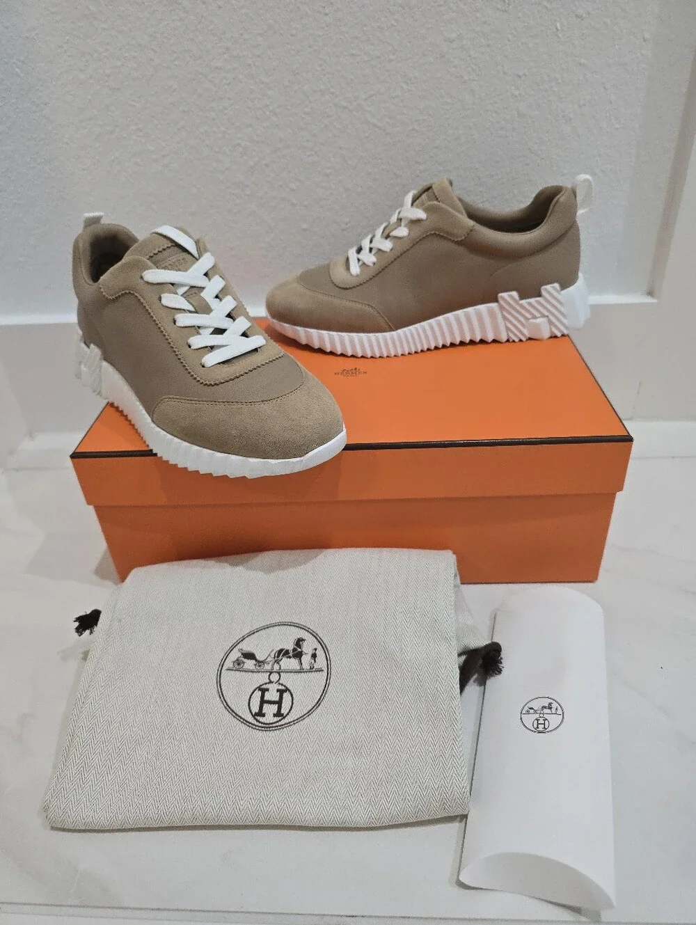 Hermes Womens Bouncing Sneakers Beige and White Low-Top Sneakers Size 38
